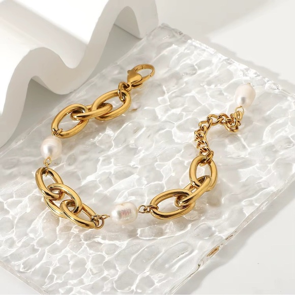 18K Gold Plated Freshwater Pearl Bracelet - Picture 7 of 9